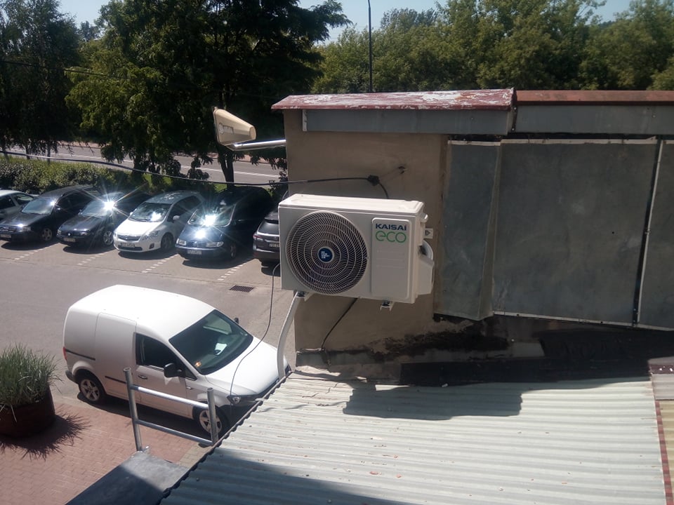 Dwa klimatyzatory KAISAI zamontowane w agencjach ubezpieczeniowych w Starachowicach i w Brodach.