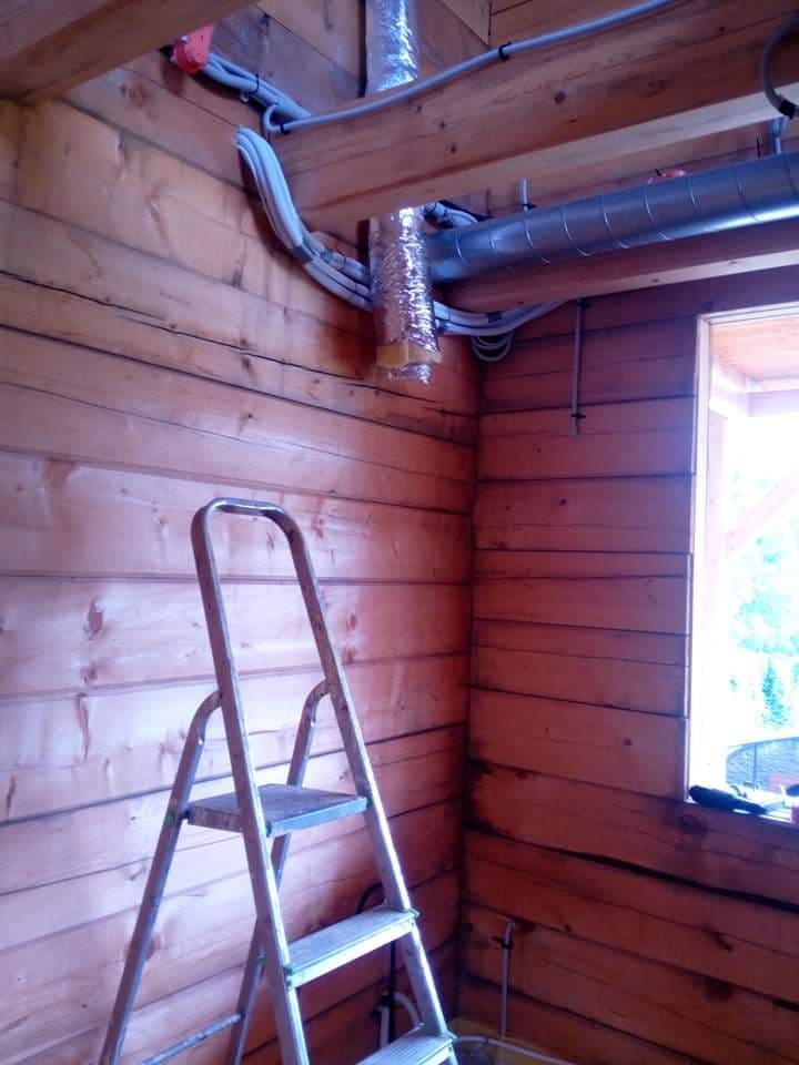 Komplet instalacji: woda, kanalizacja, rekuperacja, ogrzewanie podłogowe oraz klimatyzacja w nowym domu w Mircu.
