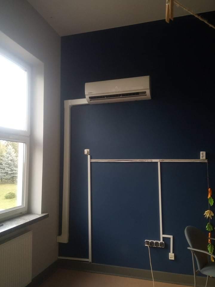 Klimatyzator KAISAI zamontowany w szkole w Mircu.