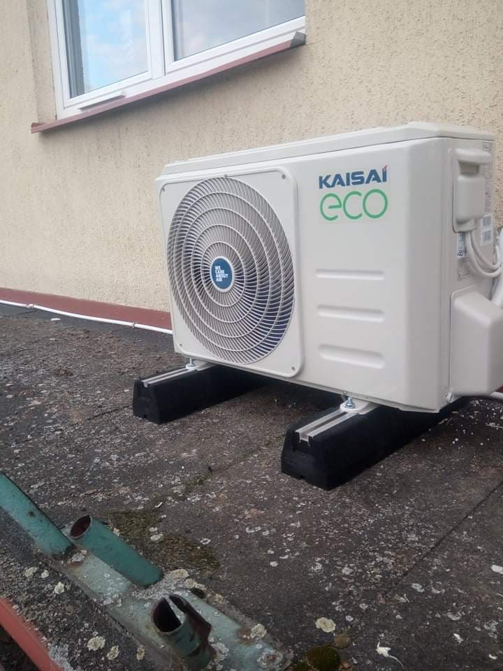 Klimatyzator KAISAI zamontowany w szkole w Mircu.
